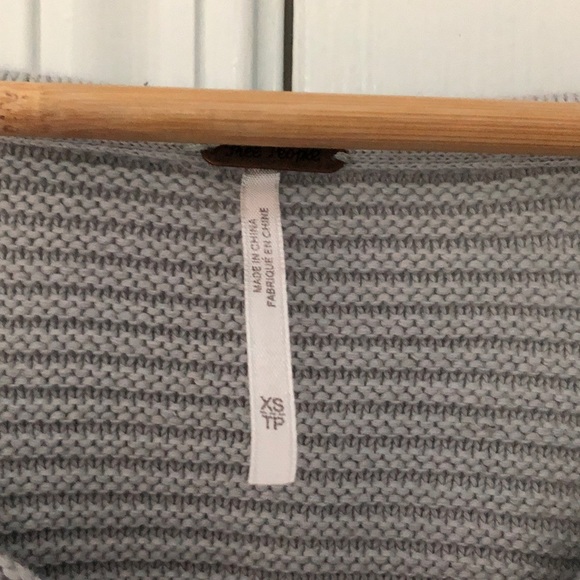 Free people sweater in great condition - Picture 3 of 4